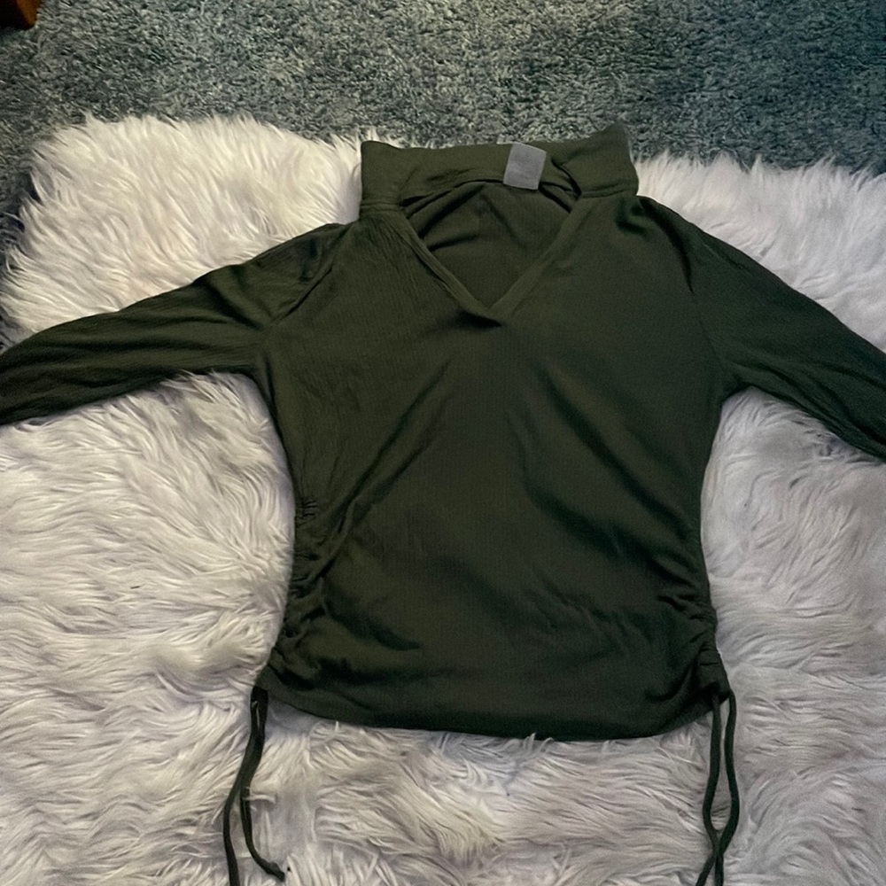 Adjustable long sleeve crop top